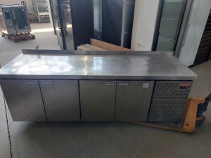 Стол холодильный HiCold GN1111TN (4 двери)